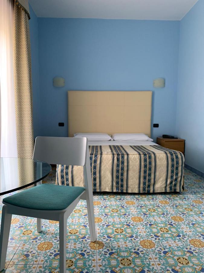Hotel Paradiso Castellammare di Stabia Buitenkant foto